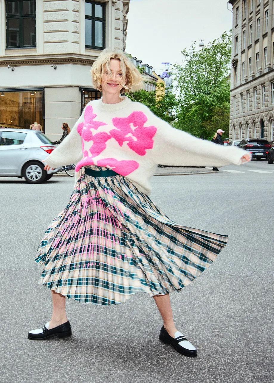 Ecru and neon pink floral intarsia-knitted sweater