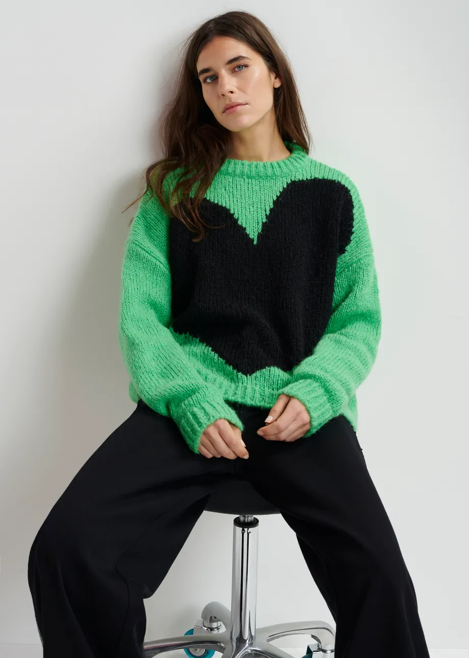 Pull vert avec cœur en intarsia