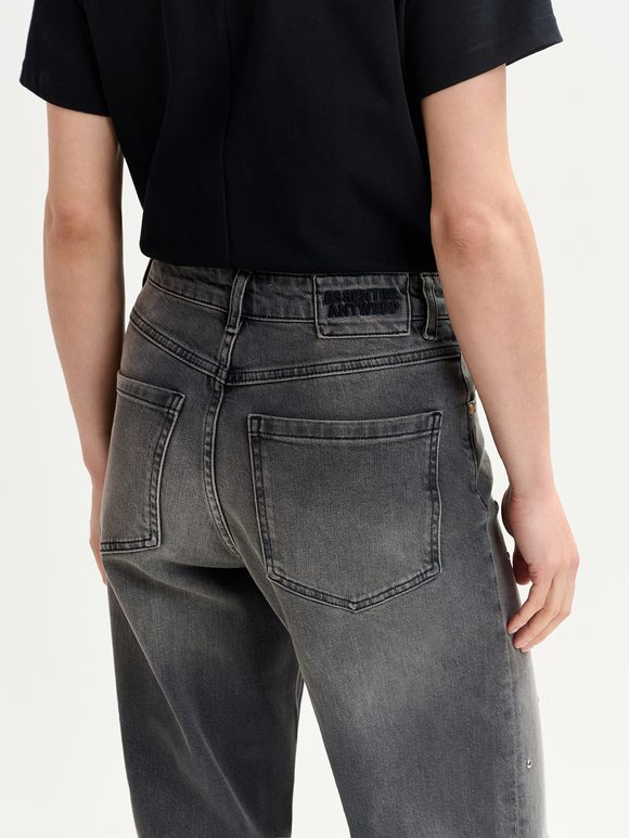 Graue Jeans mit Ösen