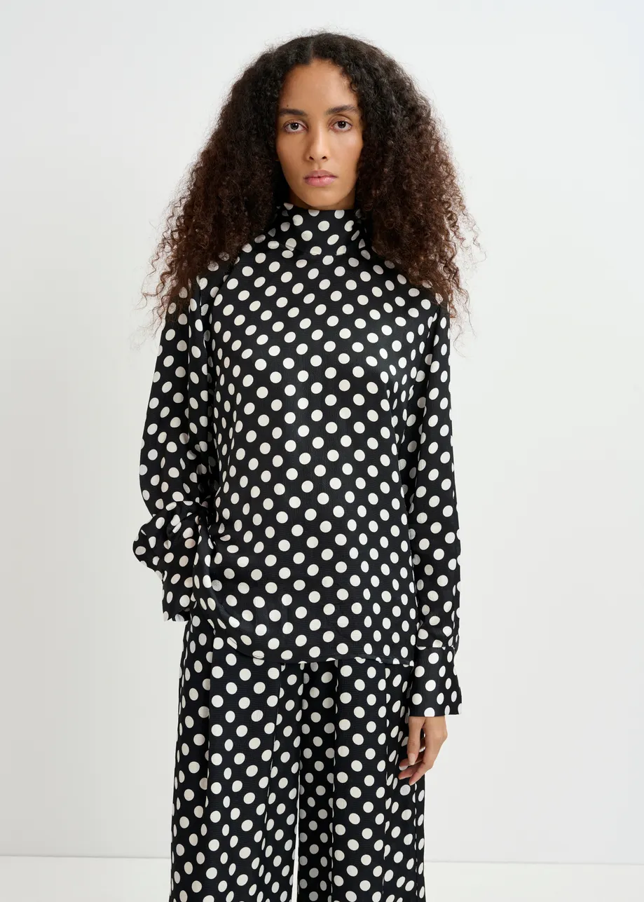 Top a pois bianco e nero con fiocco