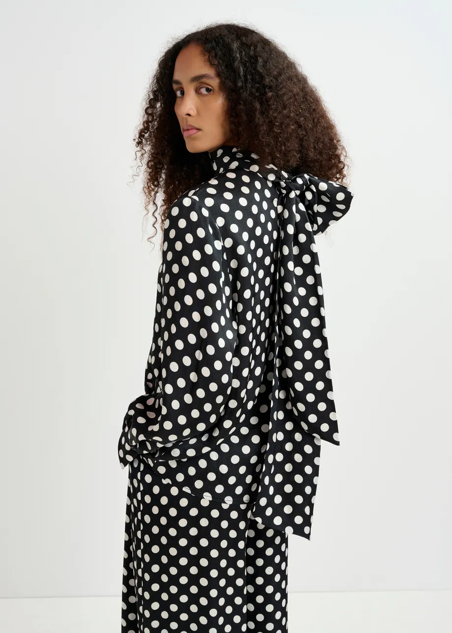 Top a pois bianco e nero con fiocco