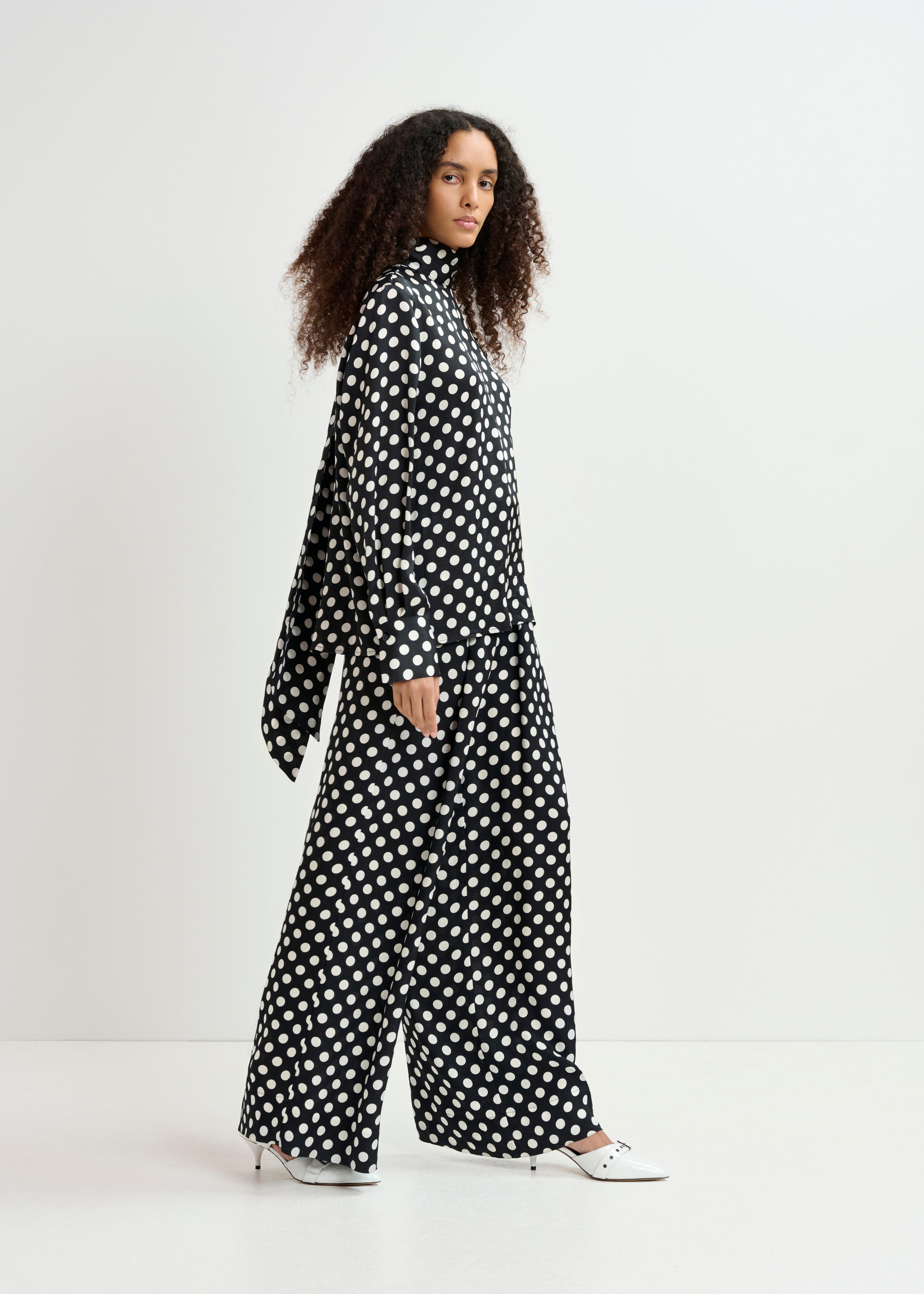 Black and white polka-dot top with pussy bow | Essentiel Black and white polka-dot top with pussy bow | Essentiel