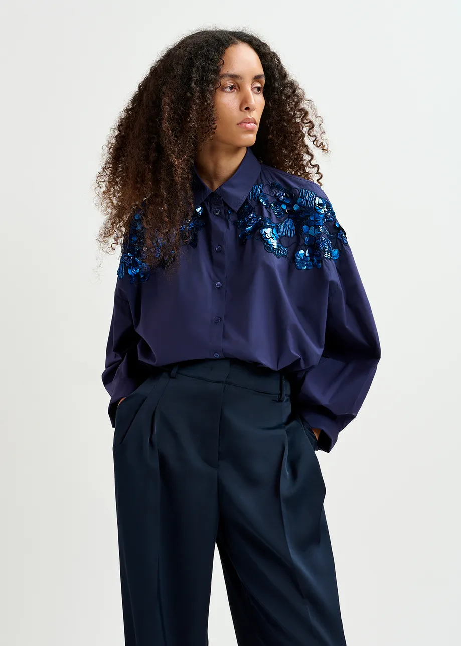 Camicia in cotone blu navy con ricami di paillettes e perline