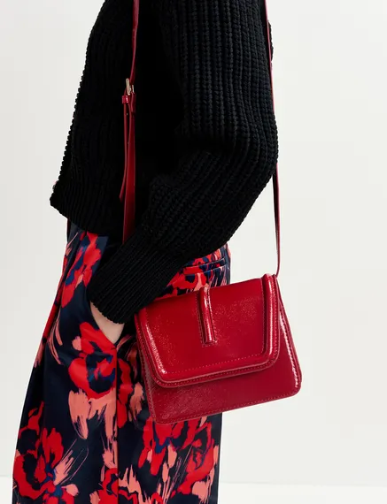 Sac à bandoulière en faux cuir verni rouge foncé