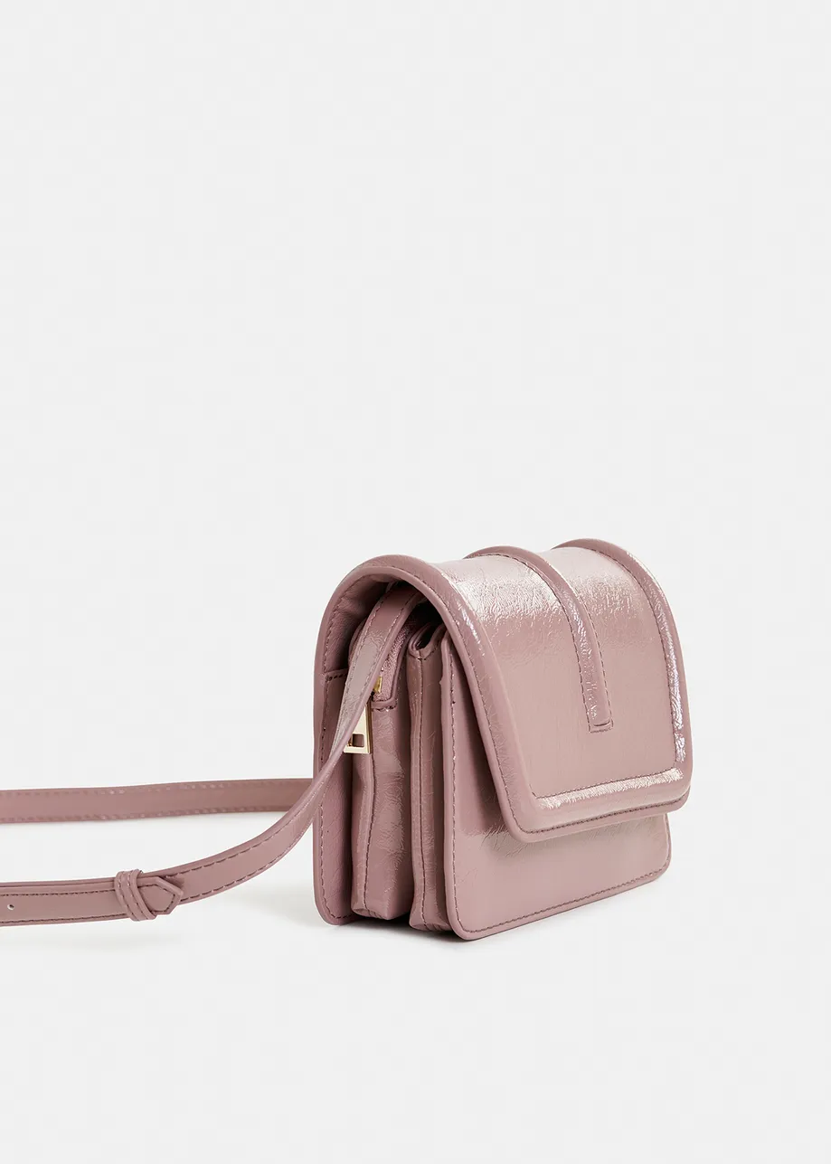 Sac à bandoulière en faux cuir verni vieux rose