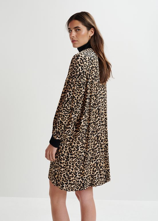 Minivestido marrón con estampado de leopardo y ribetes de punto elástico