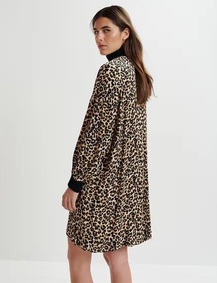 Minivestido marrón con estampado de leopardo y ribetes de punto elástico