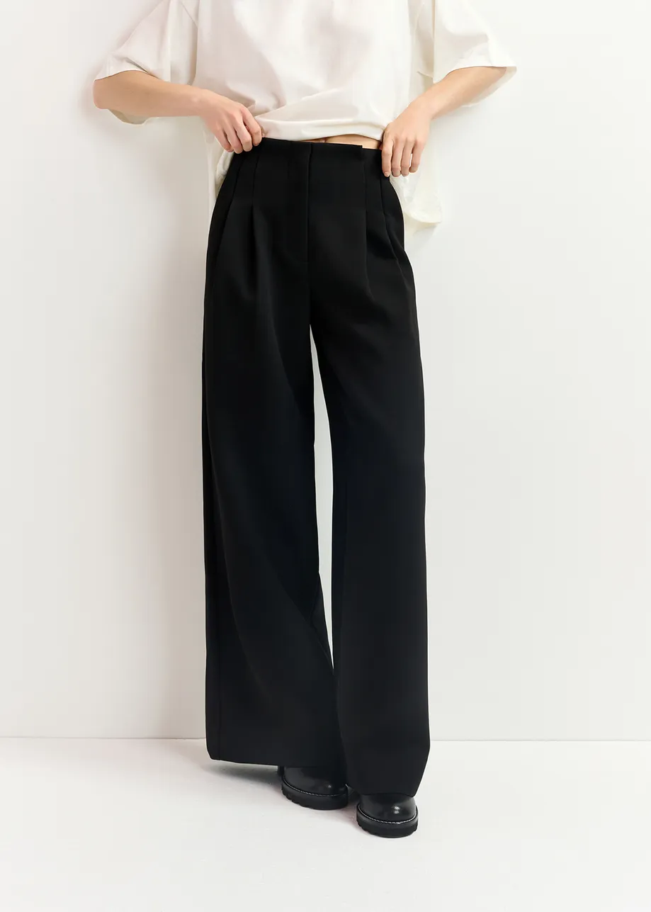 Pantalon noir à jambes larges