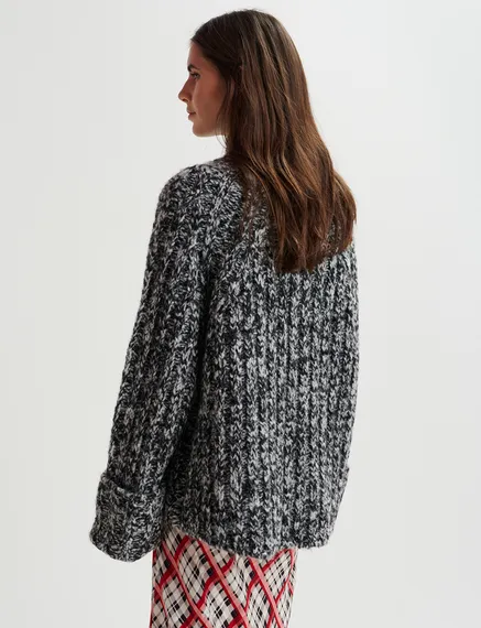 Pull à col roulé en tricot mêlé noir et écru