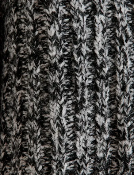 Pull à col roulé en tricot mêlé noir et écru