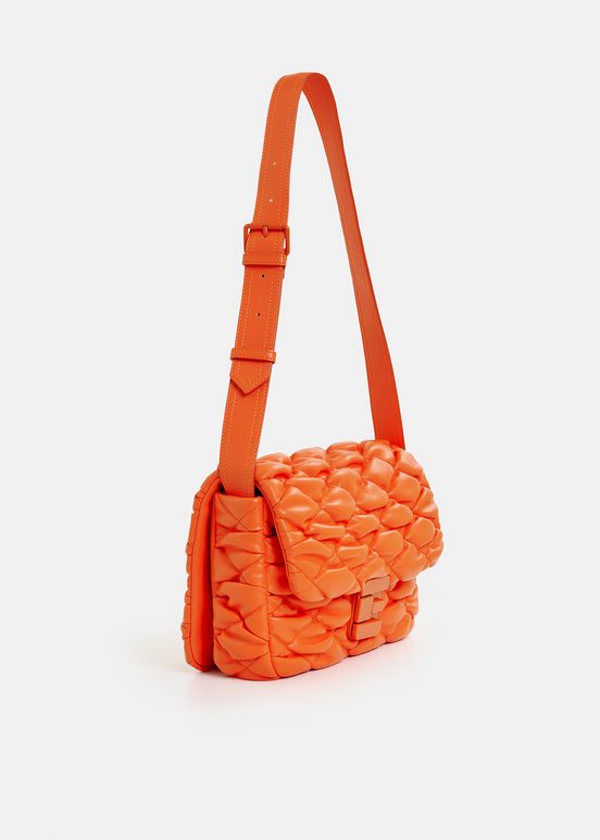 Orangefarbene, gesteppte Kunstleder-Schultertasche