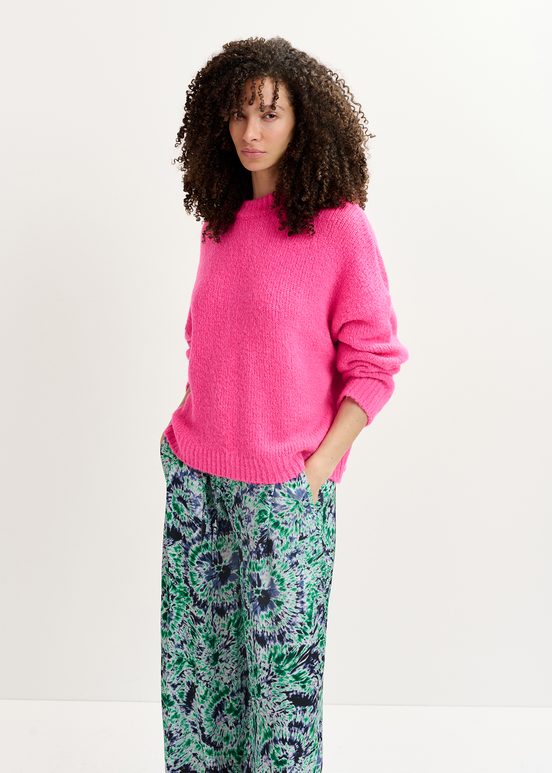 Pull en gros tricot rose fluo