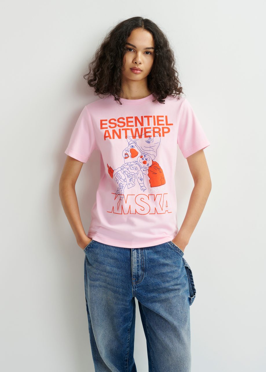 T-shirt 'L'Intrigue' en coton bio rose - collaboration avec le KMSKA