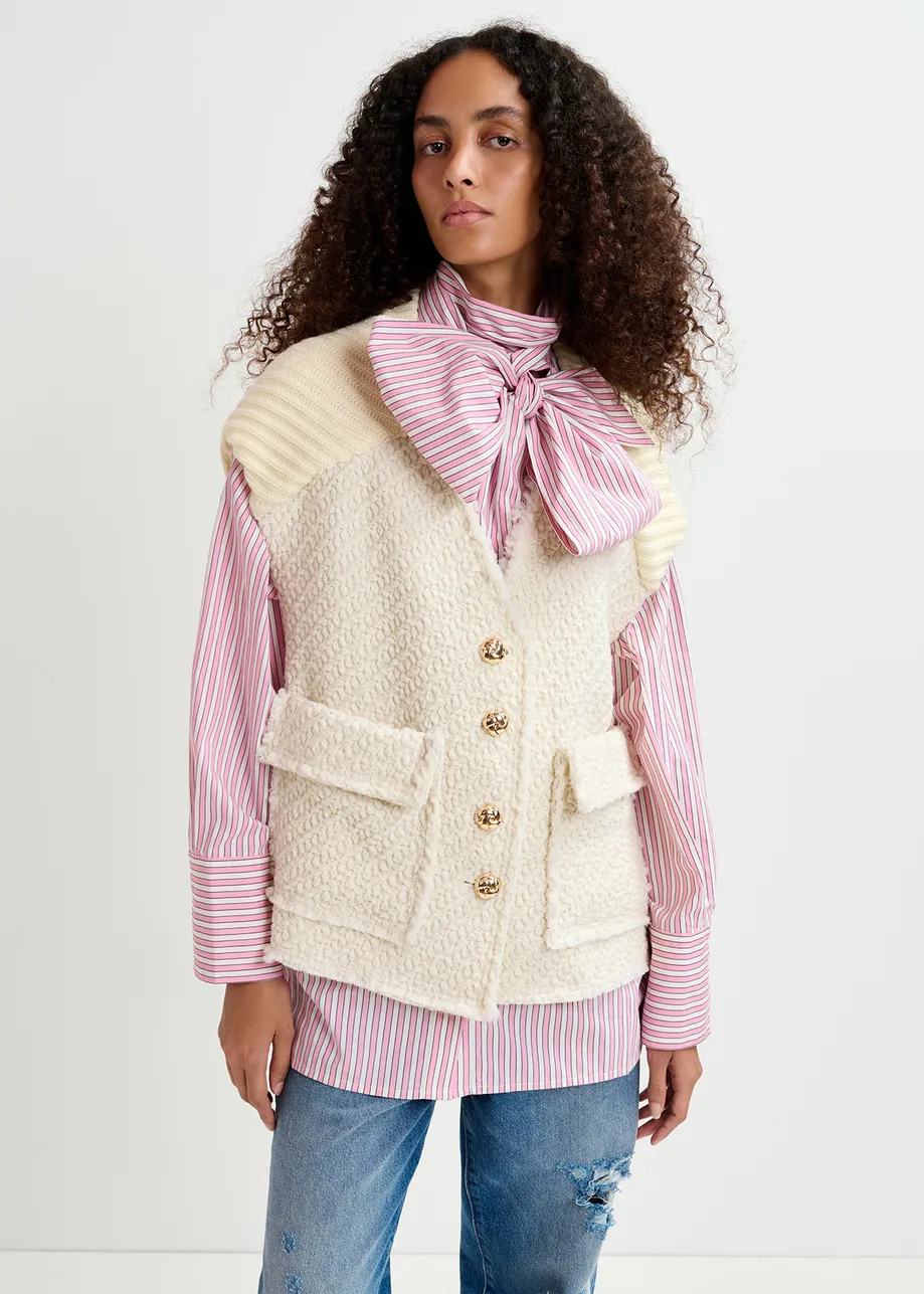 Ecru sleeveless knitted jacket