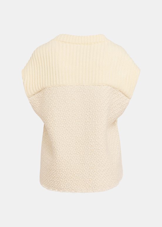 Ecrufarbene, ärmellose Strickjacke