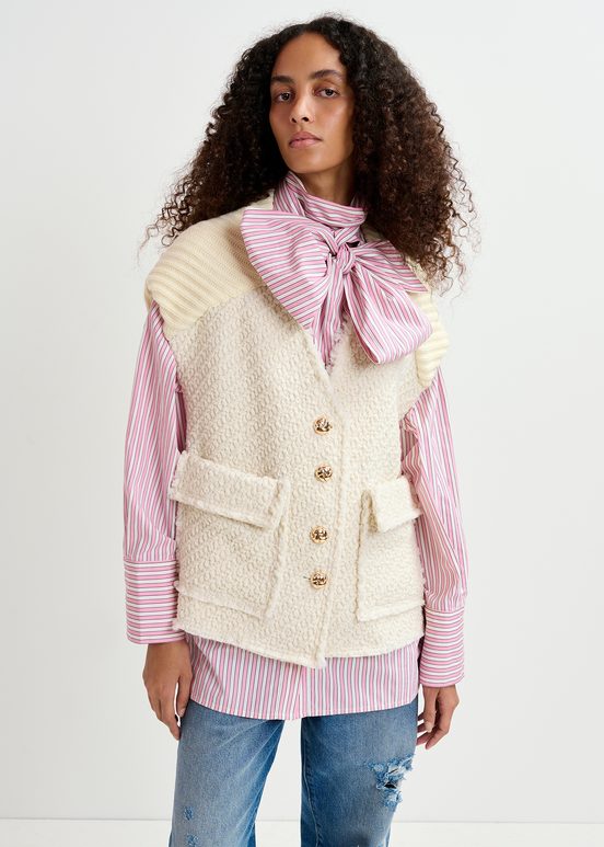 Ecrufarbene, ärmellose Strickjacke