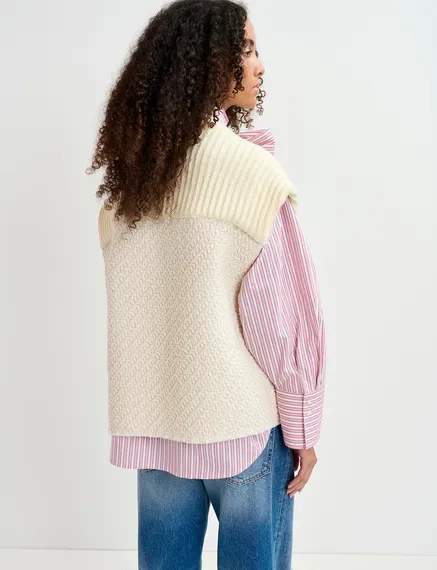 Ecru sleeveless knitted jacket