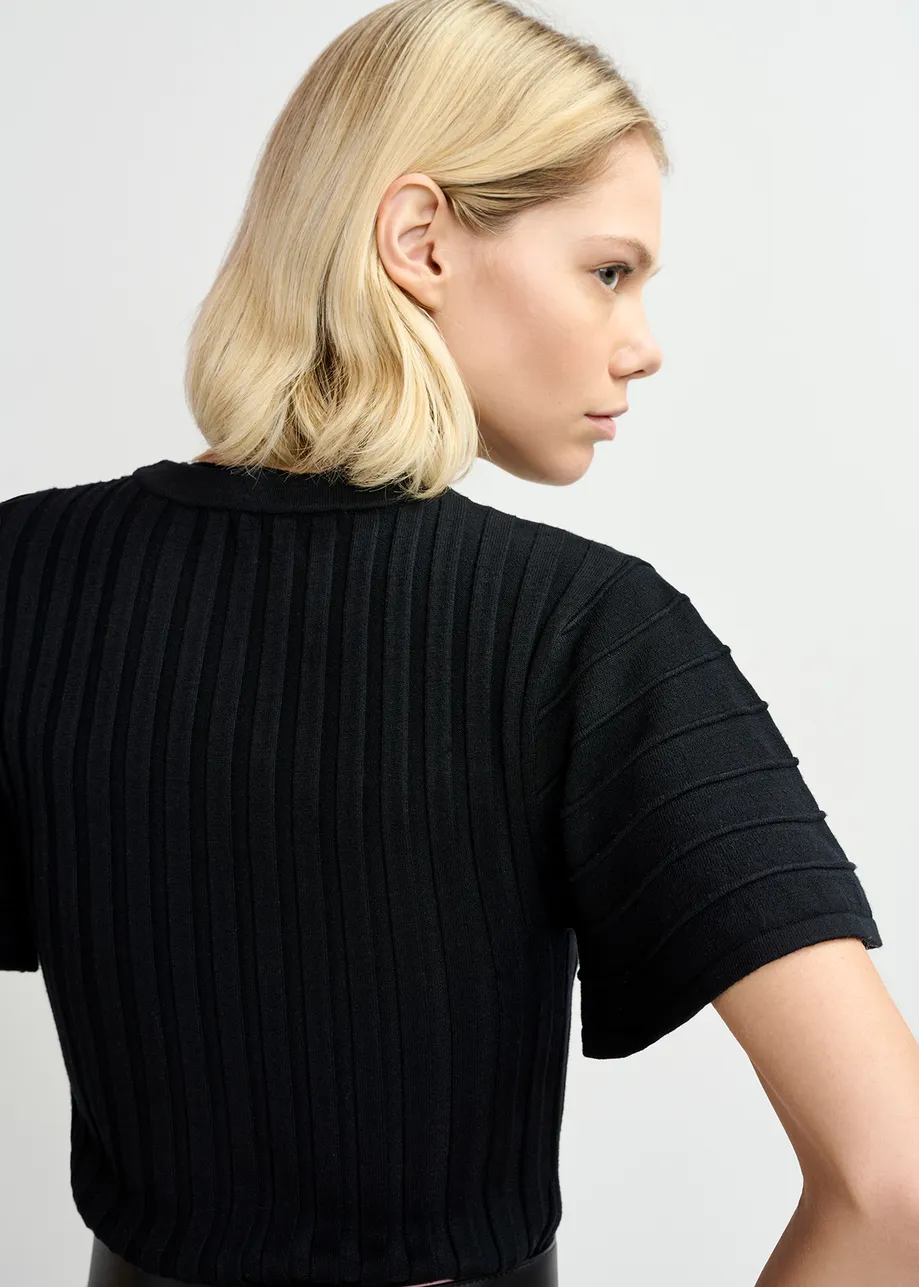 Black rib-knitted top with flared short sleeves