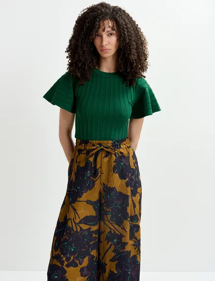 Dark green rib-knitted top with flared short sleeves