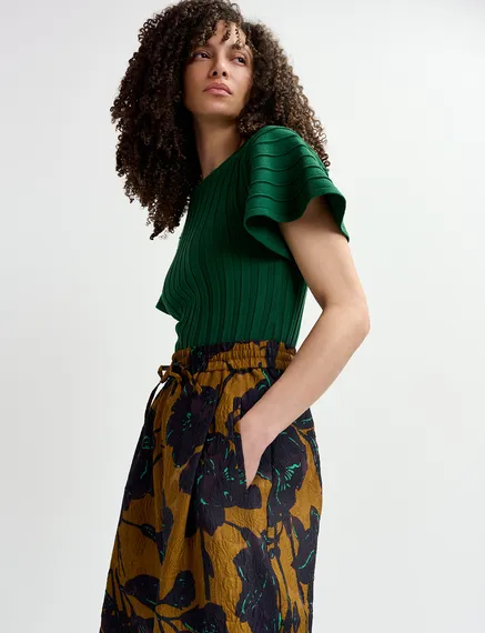 Dark green rib-knitted top with flared short sleeves