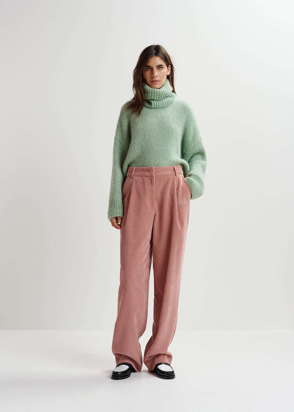 Vintage pink corduroy tapered-leg pants | Essentiel Antwerp United