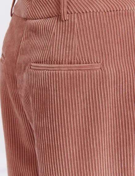 Pantaloni in velluto a coste rosa con gamba affusolata 