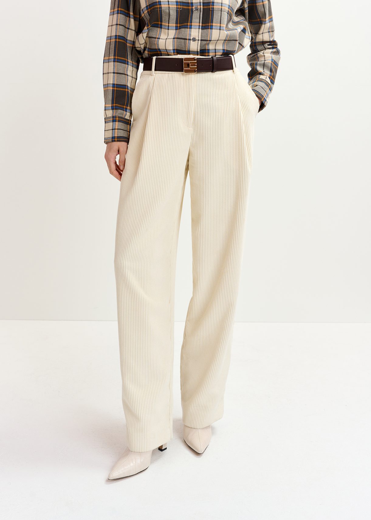 Ecru corduroy tapered-leg pants | Essentiel Antwerp United