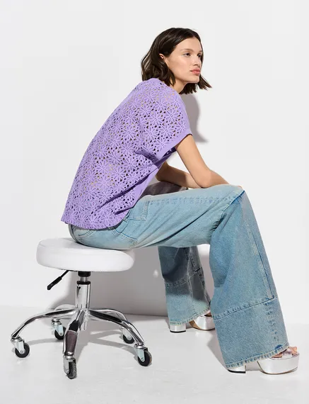 Lilac T-shirt with lace back panel