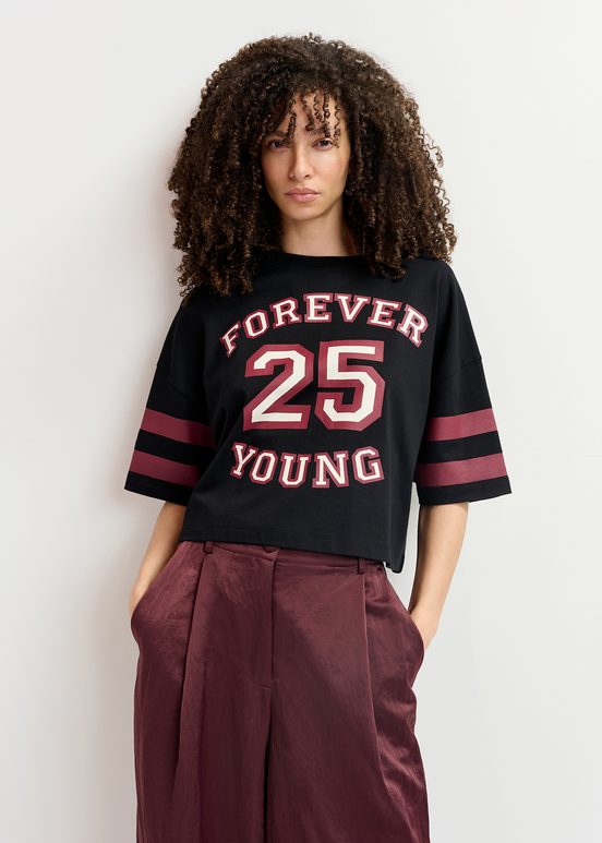 Black organic cotton cropped T-shirt with "25"-print