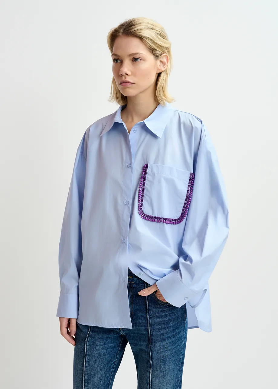 Camicia azzurra in cotone con ricamo con perline