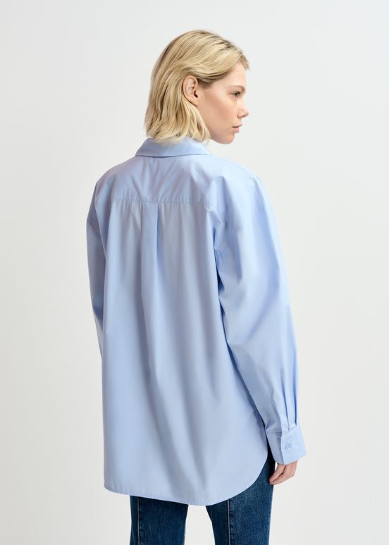 Chemise en coton bleu clair à perles