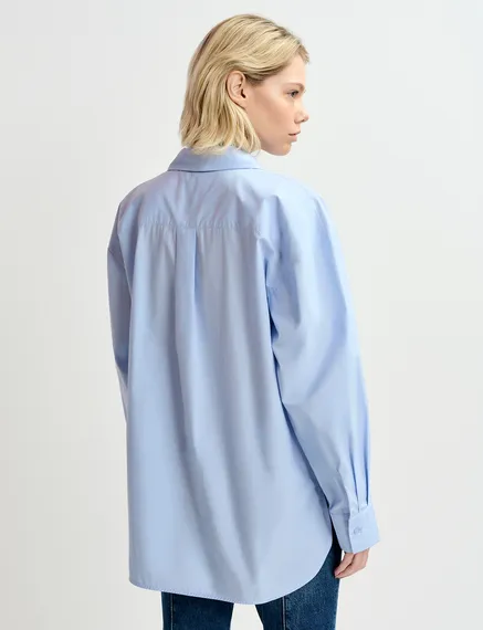 Chemise en coton bleu clair à perles