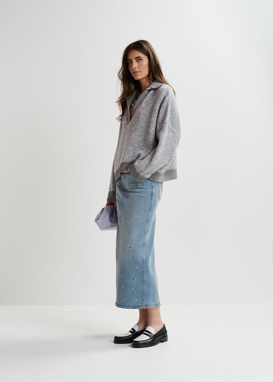 Jupe midi en denim bleu orné d'œillets