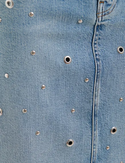 Jupe midi en denim bleu orné d'œillets