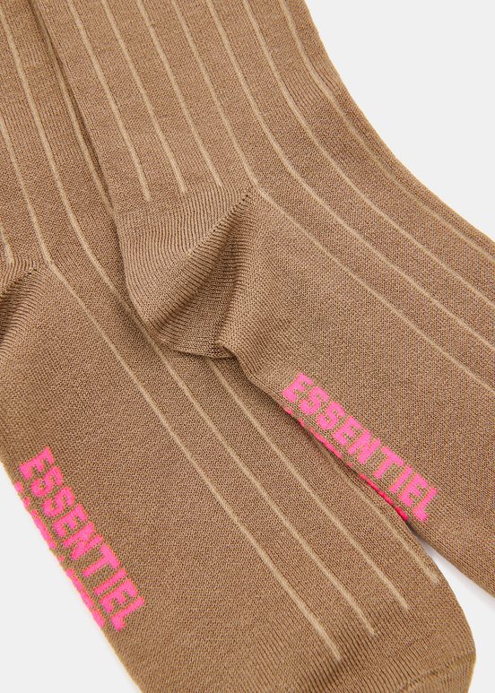 Braune, lange Socken mit gestreiften Bündchen