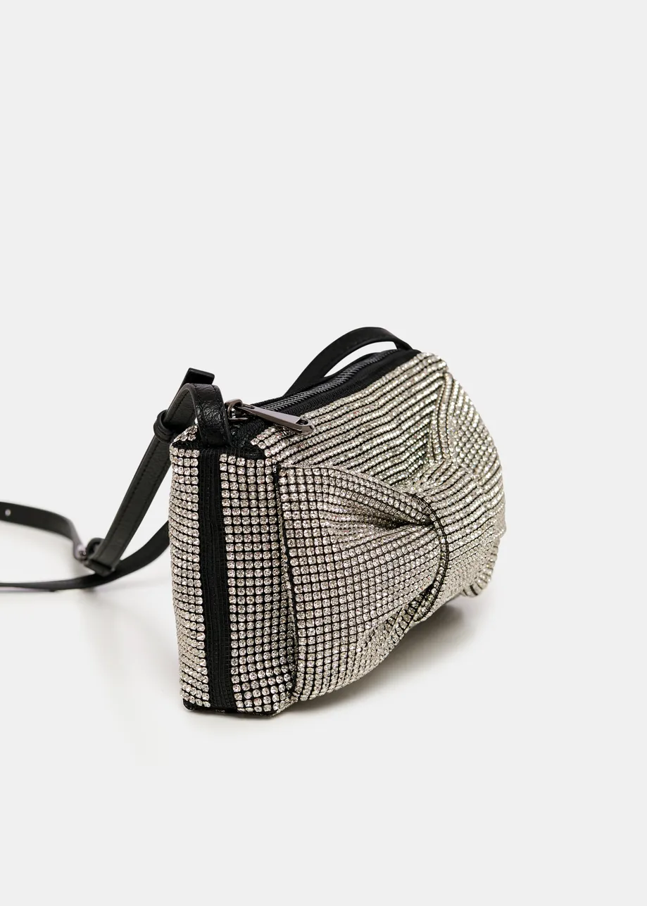 Bolso bandolera adornado con strass y lazo. En exclusiva por el 25 aniversario