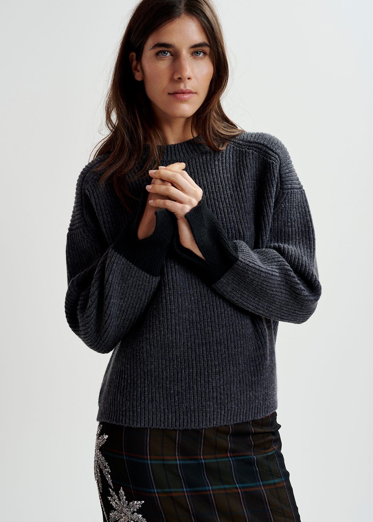 Dark grey knit sweater with contrasting cuffs | Essentiel Antwerp