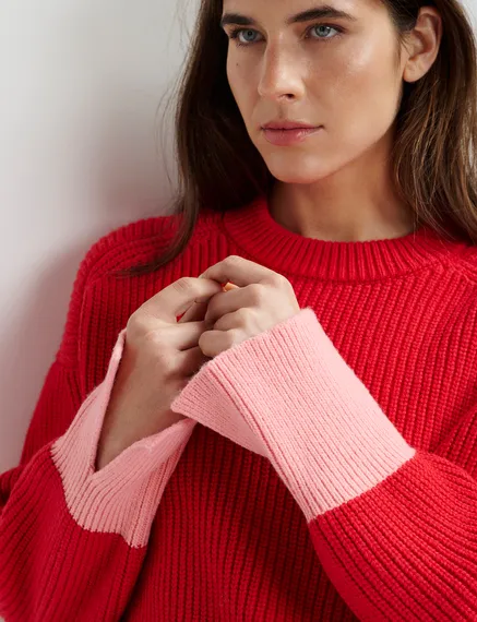 Pull en maille rouge à poignets contrastés