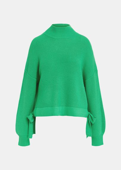 Maglione verde lavorato a coste con fiocchi