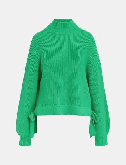 Maglione verde lavorato a coste con fiocchi