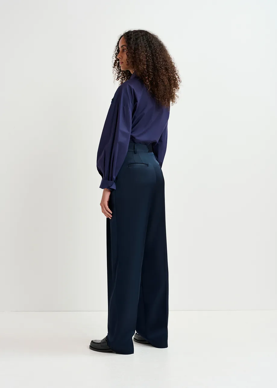 Pantaloni di raso blu navy con gamba affusolata