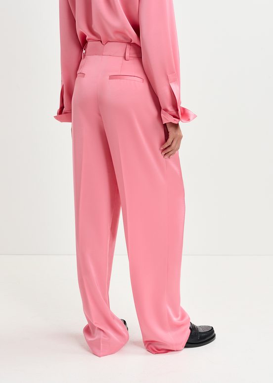 Pantaloni di raso rosa con gamba affusolata