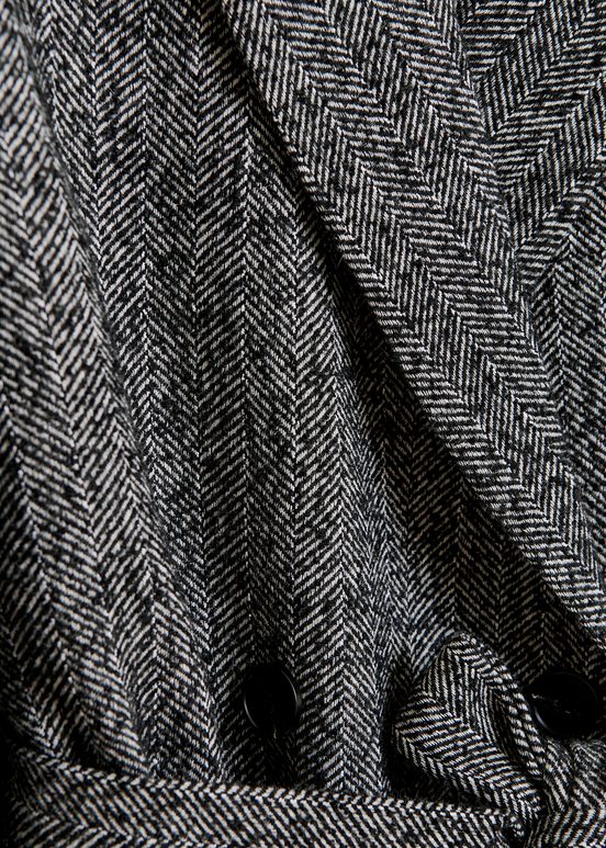 Manteau à chevrons noir et blanc