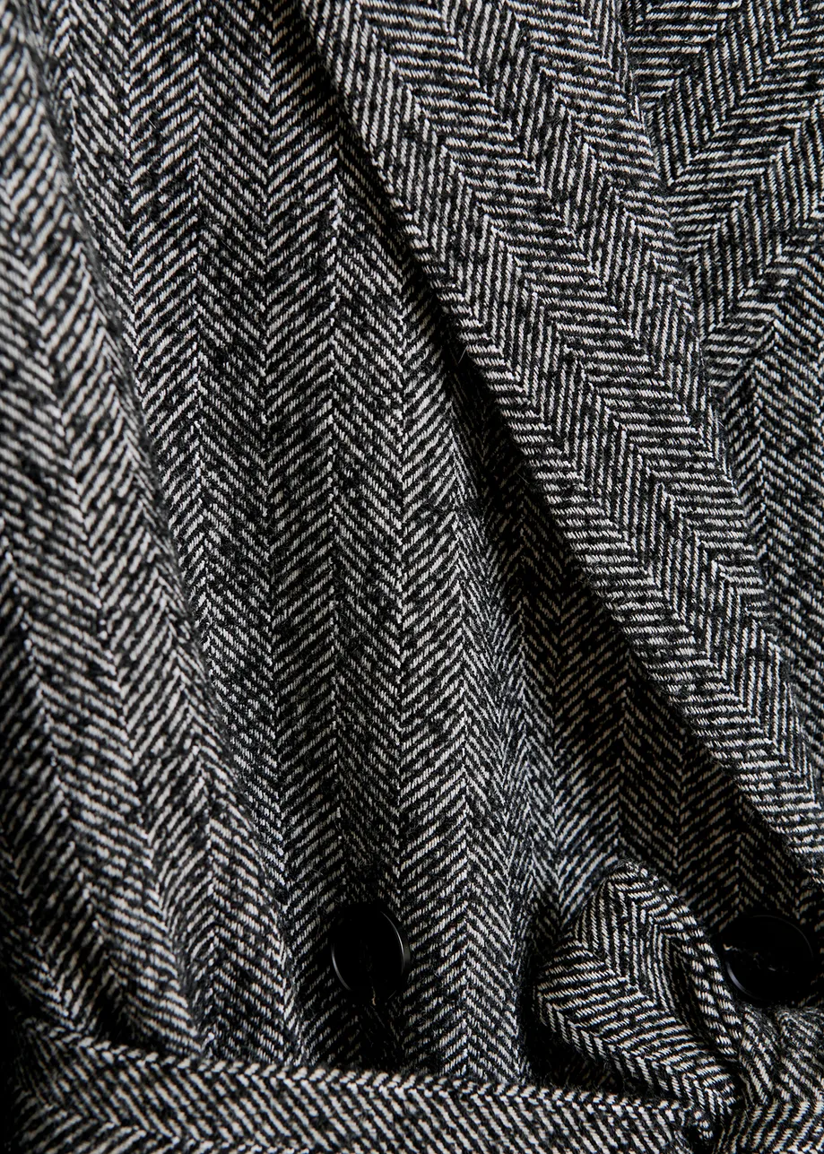 Manteau à chevrons noir et blanc