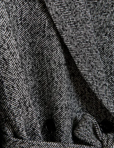 Manteau à chevrons noir et blanc