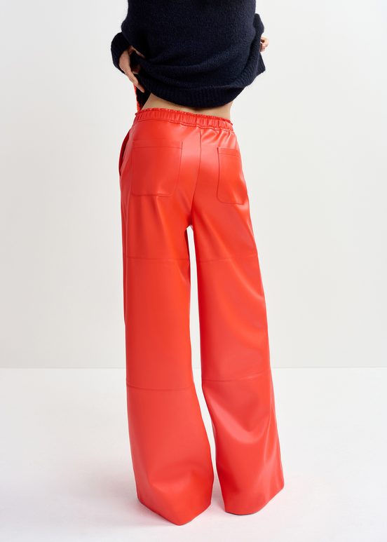 Pantalon large en faux cuir rouge