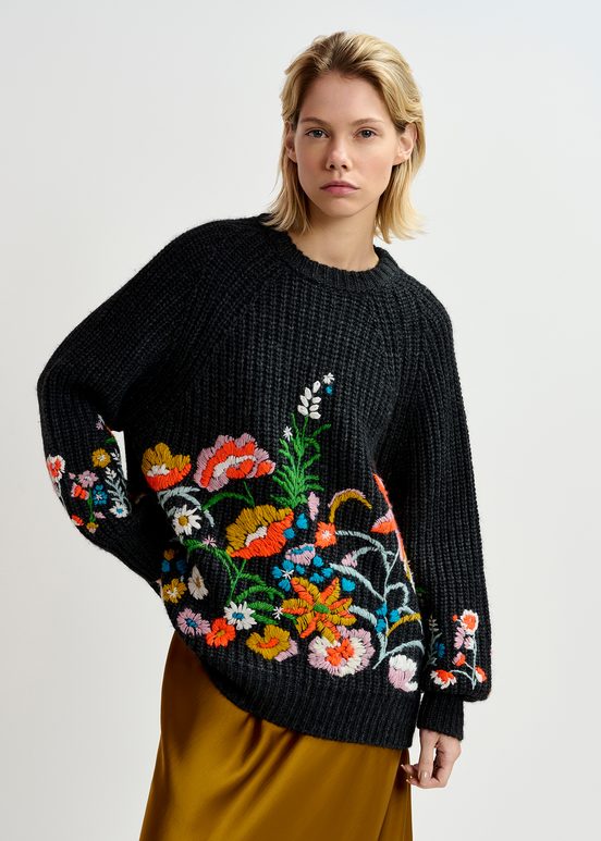 Dark grey rib-knitted sweater with floral embroideries