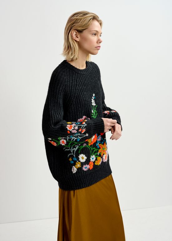 Dark grey rib-knitted sweater with floral embroideries