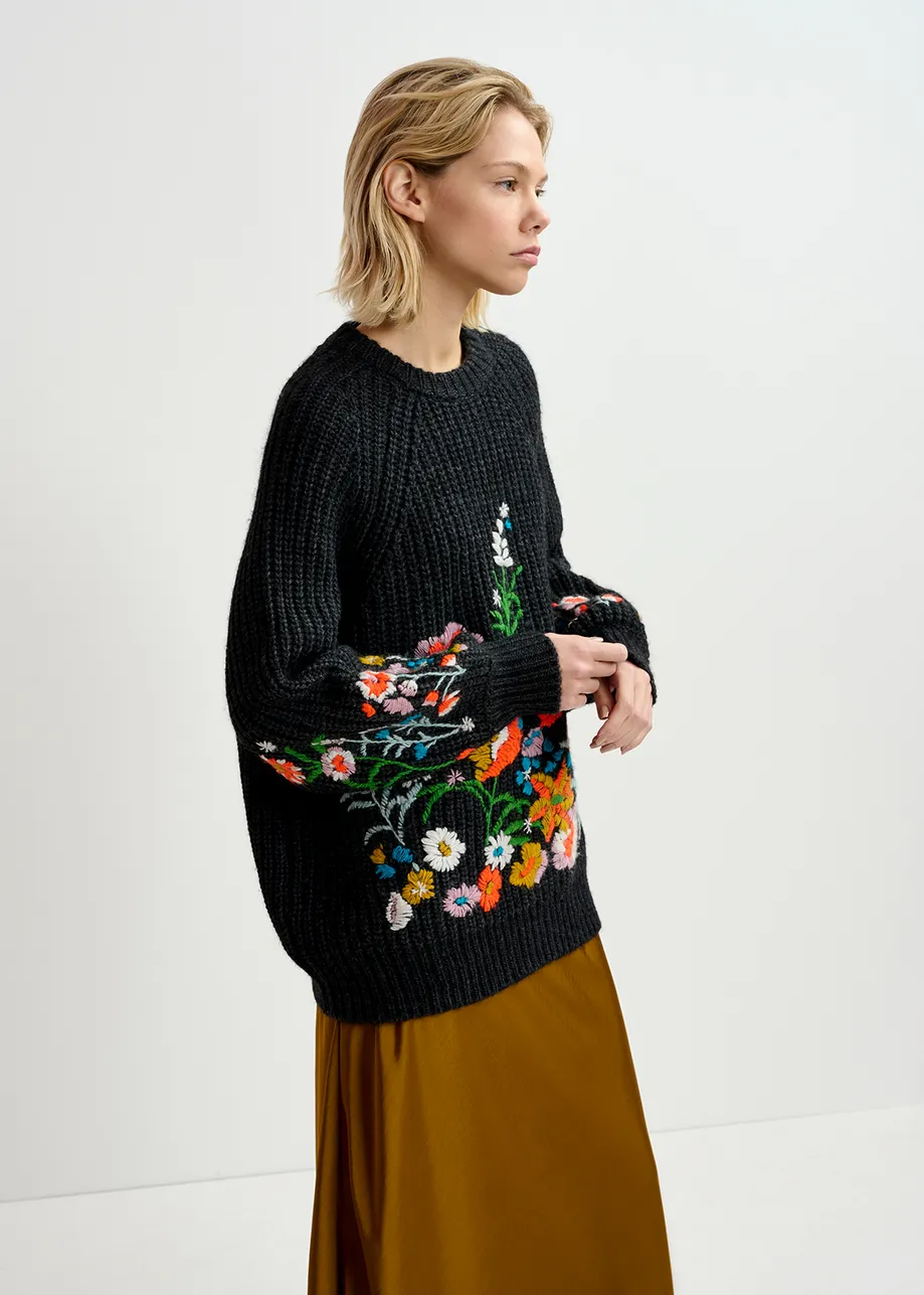 Dark grey rib-knitted sweater with floral embroideries