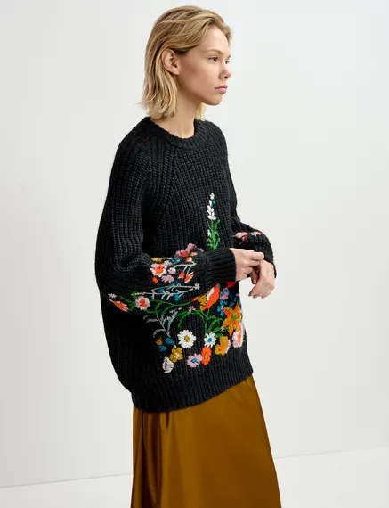 Dark grey rib-knitted sweater with floral embroideries